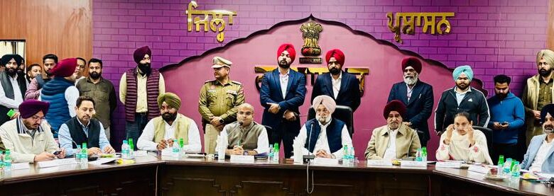 ਸਮੂਹ ਵਿਭਾਗ, ਭਲਾਈ ਸਕੀਮਾਂ ਦਾ ਲਾਭ ਜ਼ਿਲ੍ਹੇ ਦੇ ਹਰੇਕ ਲੋੜਵੰਦ ਤੱਕ ਪਹੁੰਚਾਉਣ ਨੂੰ ਯਕੀਨੀ ਬਣਾਉਣ-ਸਾਂਸਦ ਸੁਖਜਿੰਦਰ ਸਿੰਘ ਰੰਧਾਵਾ