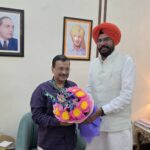 ਧਾਲੀਵਾਲ ਨੇ ਕੇਜਰੀਵਾਲ ਤੇ ਸਿਸੋਦੀਆ ਨਾਲ ਮੁਲਾਕਾਤ ਕਰਕੇ ” ਆਪ” ਪੰਜਾਬ ਇਕਾਈ ਵੱਲੋਂ ਦਿੱਤੀ ਵਧਾਈ