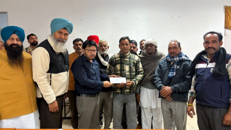 ਐਨ.ਆਰ.ਆਈ ਮੰਤਰੀ ਮੰਤਰੀ ਡਾ. ਰਵਜੋਤ ਨੇ ਤਿੰਨ  ਗ੍ਰਾਮ ਪੰਚਾਇਤਾਂ ਨੂੰ ਦਿੱਤੇ 17 ਲੱਖ ਰੁਪਏ ਦੇ ਚੈਕ