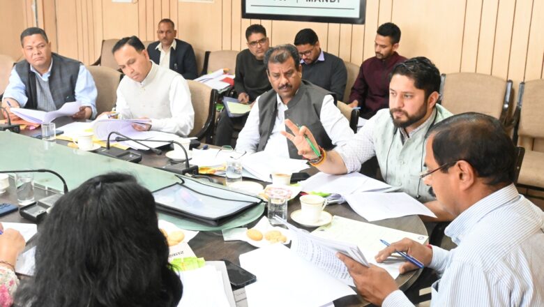 कोल बांध से प्रभावित परिवारों की समस्याओं का शीघ्र किया जाए समाधान: मंडलायुक्त