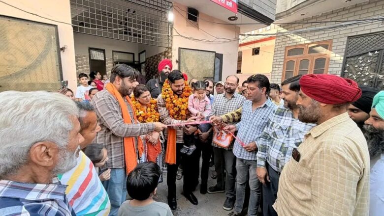 ਵਿਧਾਇਕ ਸ਼ੈਰੀ ਕਲਸੀ ਨੇ ਵਾਰਡ ਨੰਬਰ 33 ਵਿਖੇ ਲੋਕਾਂ ਦੀ ਸਮੱਸਿਆ ਦਾ ਨਿਪਟਾਰਾ ਕਰਦਿਆਂ ਗਲੀ ਬਣਾਉਣ ਦਾ ਨੀਂਹ ਪੱਥਰ ਰੱਖਿਆ