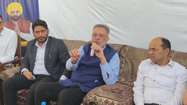 ਸਿਹਤ ਮੰਤਰੀ ਡਾ. ਬਲਬੀਰ ਸਿੰਘ ਨੇ ਰੂਪਨਗਰ ‘ਚ ਮੁੱਖ ਮੰਤਰੀ ਸਿਹਤ ਯੋਜਨਾ ਤਹਿਤ ਬਣ ਰਹੇ ਕਾਰਡਾਂ ਦੀ ਸਮੀਖਿਆ ਕੀਤੀ