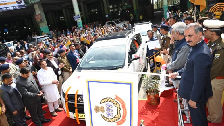 मुख्यमंत्री ने आईएसबीटी टूटीकंडी से प्री-पेड टैक्सी सेवा का किया शुभारंभ