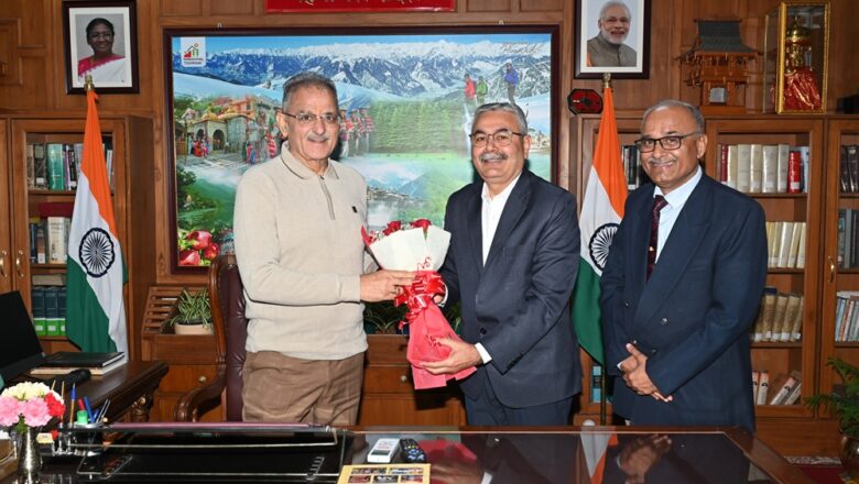 जेपी यूनिवर्सिटी ऑफ इंफॉर्मेशन टेक्नोलॉजी के कुलपति ने राज्यपाल से भेेंट की