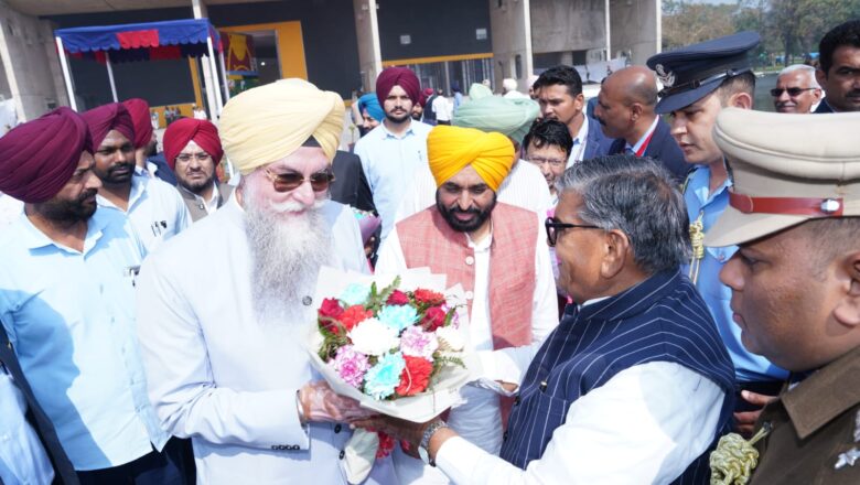 ਪੰਜਾਬ ਵਿਧਾਨ ਸਭਾ  ਸਪੀਕਰ ਅਤੇ ਮੁੱਖ ਮੰਤਰੀ ਨੇ ਪੰਜਾਬ ਦੇ ਰਾਜਪਾਲ ਦਾ ਵਿਧਾਨ ਸਭਾ ਪਹੁੰਚਣ ਤੇ ਕੀਤਾ ਨਿੱਘਾ ਸਵਾਗਤ