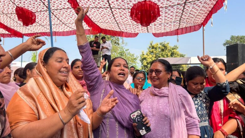 ਕੈਬਨਿਟ ਮੰਤਰੀ ਹਰਜੋਤ ਬੈਂਸ ਦੇ ਗ੍ਰਹਿ ਗੰਭੀਰਪੁਰ ਵਿੱਚ ਹਜ਼ਾਰਾ ਮਹਿਲਾਵਾਂ ਨੇ ਲਾਈਵ ਟੈਲੀਕਾਸਟ ਬਜਟ ਮੌਕੇ ਕੀਤੀ ਸ਼ਿਰਕਤ