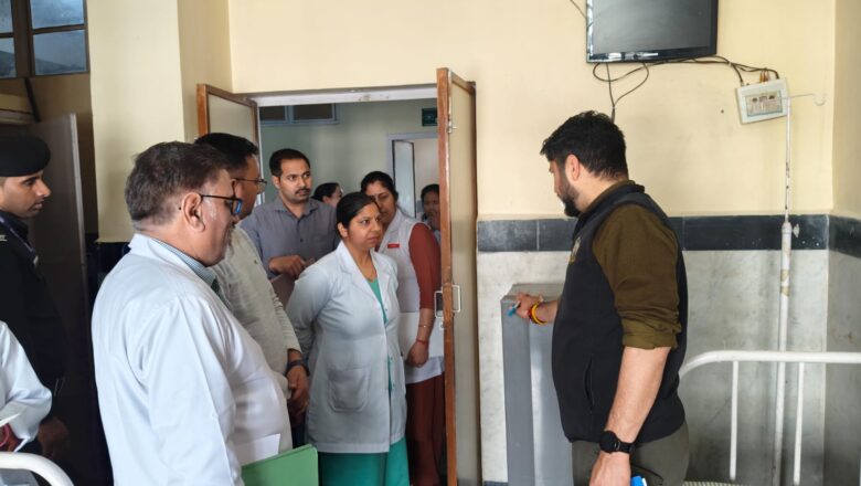 उपायुक्त अपूर्व देवगन ने किया नेताजी सुभाष चंद्र बोस क्षेत्रीय अस्पताल मंडी का दौरा