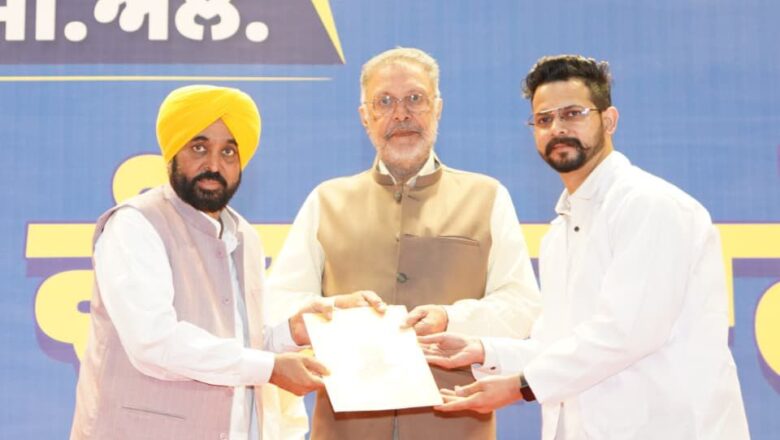 ਪਿਛਲੀਆਂ ਸਰਕਾਰਾਂ ਨੇ ਦਹਾਕੇ ਤੋਂ ਵੱਧ ਸਮੇਂ ਤੱਕ ਨੌਜਵਾਨਾਂ ਨੂੰ ਨੌਕਰੀਆਂ ਤੋਂ ਵਾਂਝਾ ਰੱਖਿਆ, ‘ਆਪ` ਸਰਕਾਰ ਨੇ ਸਿਰਫ਼ ਚਾਰ ਸਾਲਾਂ ਵਿੱਚ ਮੈਰਿਟ ਦੇ ਆਧਾਰ ਉੱਤੇ ਬਿਨਾਂ ਰਿਸ਼ਵਤ ਤੋਂ  65,000 ਤੋਂ ਵੱਧ ਸਰਕਾਰੀ ਨੌਕਰੀਆਂ ਦਿੱਤੀਆਂ: ਮੁੱਖ ਮੰਤਰੀ ਭਗਵੰਤ ਸਿੰਘ ਮਾਨ