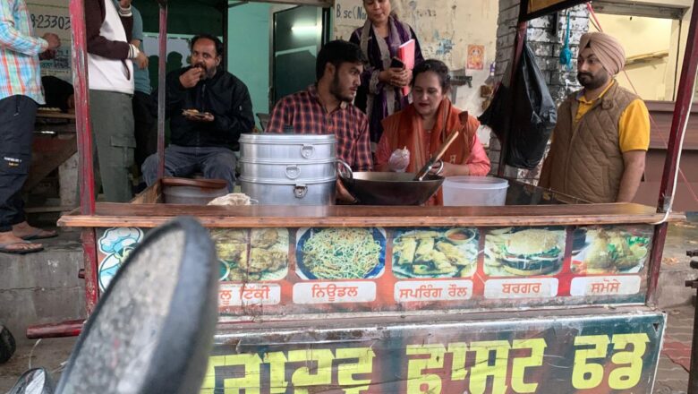 ਫੂਡ ਸੇਫਟੀ ਵਿੰਗ ਵੱਲੋਂ ਵੱਖ-ਵੱਖ ਥਾਵਾਂ ‘ਤੇ ਫਾਸਟ ਫੂਡ ਵਿਕਰੇਤਾਵਾਂ ਦੀ ਅਚਨਚੇਤ ਚੈਕਿੰਗ