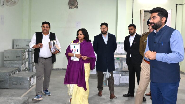 मुख्य निर्वाचन अधिकारी ने किया ईवीएम भंडारण कक्ष का निरीक्षण