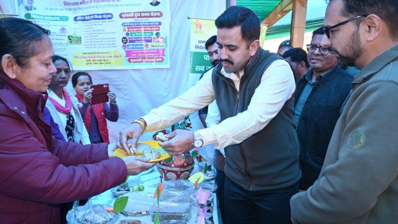 निहरी में आयोजित सरकार गांव के द्वार कार्यक्रम में 181 शिकायतों का निपटारा