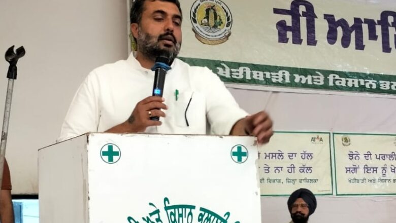 ਕਿਸਾਨ ਮੇਲੇ ‘ਚ ਗੂੰਜਿਆ ਤਰੱਕੀ ਦਾ ਸੁਨੇਹਾ: ਵਿਧਾਇਕ ਨਰਿੰਦਰਪਾਲ ਸਿੰਘ ਸਵਨਾ ਨੇ ਸਟਾਲਾਂ ਦਾ ਦੌਰਾ ਕਰਕੇ ਪ੍ਰਗਤੀਸ਼ੀਲ ਕਿਸਾਨਾਂ ਨਾਲ ਕੀਤਾ ਸੰਵਾਦ