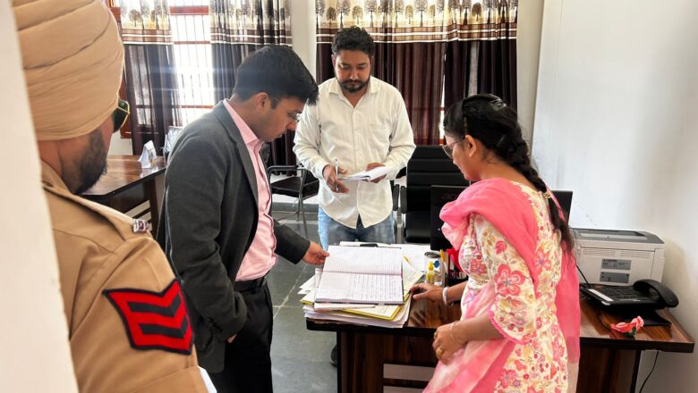 ਐੱਸ ਡੀ ਐਮ ਆਯੂਸ਼ ਗੋਇਲ ਵਲੋਂ ਗੈਸ ਏਜੰਸੀ ਦੀ ਅਚਨਚੇਤ ਚੈਕਿੰਗ