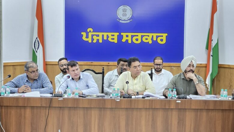 ਕੈਬਨਿਟ ਮੰਤਰੀ ਅਮਨ ਅਰੋੜਾ ਵੱਲੋਂ ਸੁਨਾਮ ਹਲਕੇ ਦੇ ਵਿਕਾਸ ਕਾਰਜਾਂ ਦੀ ਪ੍ਰਗਤੀ ਬਾਰੇ ਅਧਿਕਾਰੀਆਂ ਨਾਲ ਸਮੀਖਿਆ ਮੀਟਿੰਗ