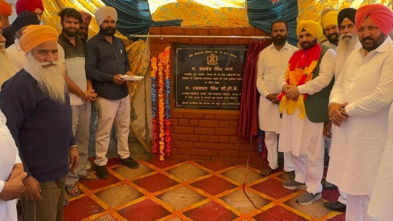 ਅੱਜ ਕੈਬਨਿਟ ਮੰਤਰੀ ਸਰਦਾਰ ਹਰਭਜਨ ਸਿੰਘ ਜੀ ਈ.ਟੀ.ਓ ਜੀ ਵੱਲੋਂ ਪਿੰਡ ਠੱਠੀਆਂ, ਫਤਿਹਪੁਰ ਰਾਜਪੂਤਾਂ, ਨਾਜੋਵਾਲੀ, ਛੀਨਾਂ ਪੱਤੀ ਅਤੇ ਖਾਨਕੋਟ (ਹਲਕਾ ਜੰਡਿਆਲਾ ਗੁਰੂ) ਵਿਖੇ ਸੜਕਾਂ ਦੇ ਸਪੈਸ਼ਲ ਰਿਪੇਅਰ ਦੇ ਕੰਮ ਦਾ ਕੀਤਾ ਉਦਘਾਟਨ