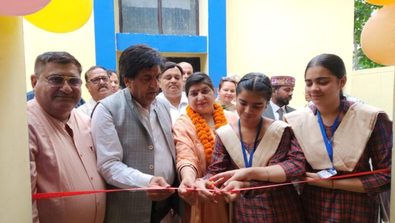 ਪੰਜਾਬ ਸਰਕਾਰ ਵਲੋਂ ਸਿੱਖਿਆ ਕ੍ਰਾਂਤੀ ਤਹਿਤ ਚੁੱਕੇ ਕਦਮਾਂ ਦਾ ਵਿਦਿਆਰਥੀਆਂ ਨੂੰ ਹੋਇਆ ਬੇਹੱਦ ਲਾਭ : ਬ੍ਰਮ ਸ਼ੰਕਰ ਜਿੰਪਾ