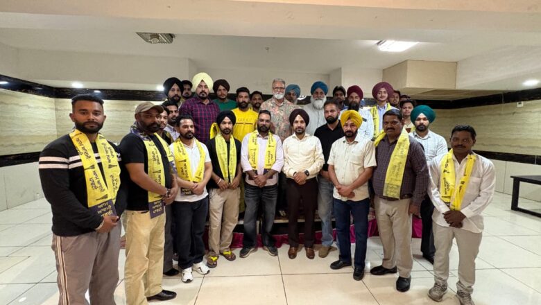 ਓਐਸਡੀ ਸੁਖਵੀਰ ਸਿੰਘ ਦੀ ਮੌਜੂਦਗੀ ‘ਚ ਵੱਡੀ ਗਿਣਤੀ ਲੋਕ ਆਮ ਆਦਮੀ ਪਾਰਟੀ ‘ਚ ਹੋਏ ਸ਼ਾਮਲ