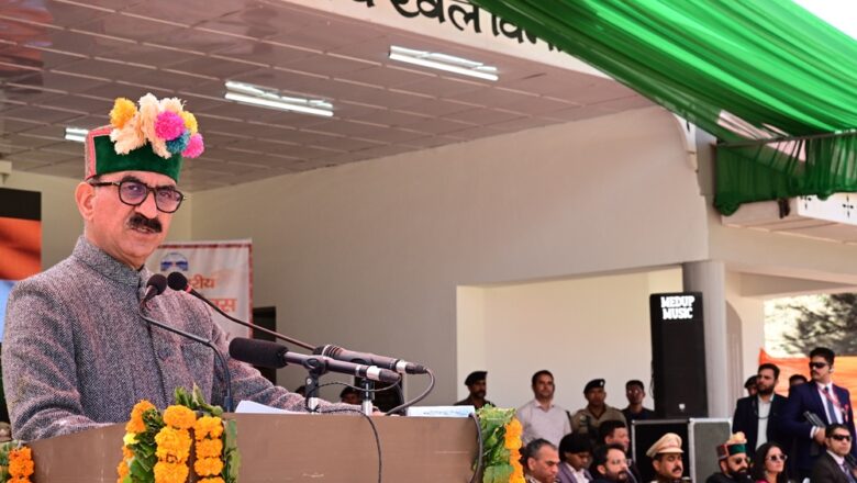 राज्य स्तरीय हिमाचल दिवस अवसर पर मुख्यमंत्री ने फहराया राष्ट्रीय ध्वज