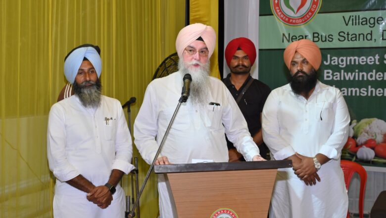 ਪੰਜਾਬ ਵਿਧਾਨ ਸਭਾ ਸਪੀਕਰ ਸ. ਕੁਲਤਾਰ ਸਿੰਘ ਸੰਧਵਾਂ ਵੱਲੋਂ ਫਿਰੋਜ਼ਪੁਰ ਤੋਂ ਦੁਬਈ ਲਈ ਮਿਰਚ ਦੀ 15 ਟਨ ਪਹਿਲੀ ਖੇਪ ਨੂੰ ਹਰੀ ਝੰਡੀ ਦਿਖਾ ਕੇ ਕੀਤਾ ਰਵਾਨਾ