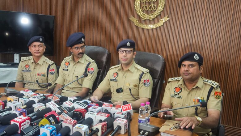 ਅੰਮ੍ਰਿਤਸਰ ਦੇ ਭਿੰਡੀ ਸੈਦਾਂ ਪੁਲਿਸ ਥਾਣੇ ‘ਤੇ ਗ੍ਰਨੇਡ ਹਮਲੇ ਪਿੱਛੇ ਪਾਕਿ-ਆਈ.ਐਸ.ਆਈ. ਦਾ ਹੱਥ; ਦੋ ਪਿਸਤੌਲਾਂ ਸਮੇਤ ਛੇ ਗ੍ਰਿਫ਼ਤਾਰ