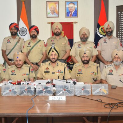 ਅੰਮ੍ਰਿਤਸਰ ਵਿੱਚ ਸਰਹੱਦ ਪਾਰੋਂ ਚੱਲ ਰਹੇ ਗੈਰ-ਕਾਨੂੰਨੀ ਹਥਿਆਰ ਤਸਕਰੀ ਮਾਡਿਊਲ ਨਾਲ ਜੁੜੇ ਤਿੰਨ ਵਿਅਕਤੀ ਕਾਬੂ; 6 ਪਿਸਤੌਲ ਬਰਾਮਦ