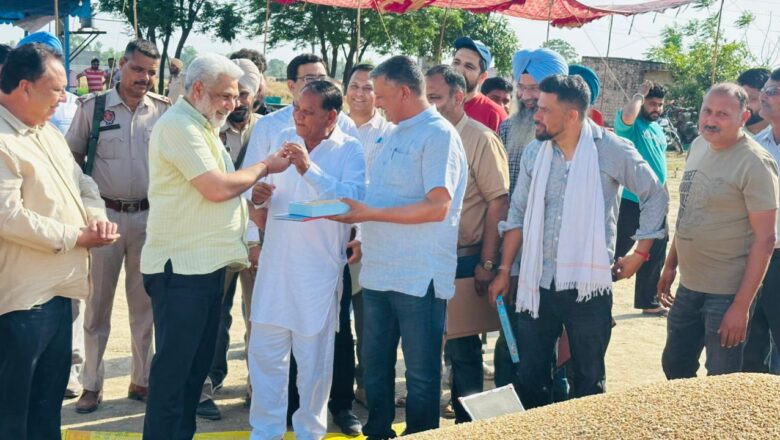 ਸ਼੍ਰੀ ਲਾਲ ਚੰਦ ਕਟਾਰੂਚੱਕ ਕੈਬਨਿਟ ਮੰਤਰੀ ਪੰਜਾਬ ਨੇ ਸਰਨਾ ਦਾਨਾ ਮੰਡੀ (ਰਾਜਨ ਦੀ ਮੰਡੀ )ਵਿਖੇ ਕਣਕ ਦੀ ਖਰੀਦ ਕਰਵਾਈ ਸ਼ੁਰੂ