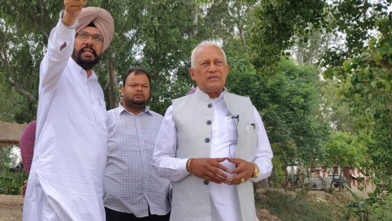 ਬਰਿੰਦਰ ਕੁਮਾਰ ਗੋਇਲ ਵੱਲੋਂ ਬੀ.ਓ.ਪੀ. ਸ਼ਾਹਪੁਰ ਵਿਖੇ ਰਾਵੀ ਦਰਿਆ ਦੇ ਧੁੱਸੀ ਬੰਨ੍ਹ ‘ਤੇ ਚਲ ਰਹੇ ਹੜ੍ਹ ਸੁਰੱਖਿਆ ਪ੍ਰਬੰਧਾਂ ਦਾ ਜਾਇਜ਼ਾ