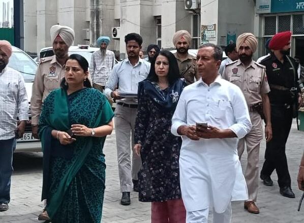 ਵਿਧਾਇਕ ਡਾ. ਵਿਜੈ ਸਿੰਗਲਾ ਅਤੇ ਡਿਪਟੀ ਕਮਿਸ਼ਨਰ ਨਵਜੋਤ ਕੌਰ ਵੱਲੋਂ ਮਾਨਸਾ ਸ਼ਹਿਰ ਦੇ ਵਿਕਾਸ ਕਾਰਜਾਂ ਦਾ ਅਚਨਚੇਤ ਨਿਰੀਖਣ