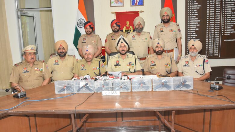 ਹਥਿਆਰ ਤਸਕਰੀ ਮਾਡਿਊਲ ਦਾ ਪਰਦਾਫਾਸ਼; ਨਾਬਾਲਗ ਸਮੇਤ ਚਾਰ ਵਿਅਕਤੀ 7 ਪਿਸਤੌਲਾਂ ਸਣੇ ਗ੍ਰਿਫ਼ਤਾਰ