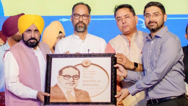 ਕਾਂਗਰਸ ਅਤੇ ਅਕਾਲੀਆਂ ਨੇ ਗਰੀਬਾਂ ਤੋਂ ਸਿੱਖਿਆ ਖੋਹ ਕੇ ਅਤੇ ਸਕਾਲਰਸ਼ਿਪ ਦਾ ਪੈਸੇ ਹੜੱਪ ਕੇ ਬਾਬਾ ਸਾਹਿਬ ਅੰਬੇਡਕਰ ਦੀ ਪਿੱਠ ਵਿੱਚ ਛੁਰਾ ਮਾਰਿਆ: ਮੁੱਖ ਮੰਤਰੀ ਭਗਵੰਤ ਸਿੰਘ ਮਾਨ