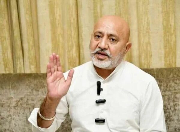 ਆਯੁਸ਼ਮਾਨ ਯੋਜਨਾ ਦੀ ਅਸਫਲਤਾ ‘ਤੇ ਬਲਤੇਜ ਪੰਨੂ ਦਾ ਮੁੱਖ ਮੰਤਰੀ ਨਾਇਬ ਸੈਣੀ ‘ਤੇ ਹਮਲਾ