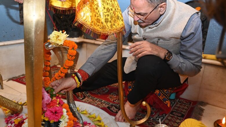राज्यपाल ने बैजनाथ मंदिर में शीश नवाया
