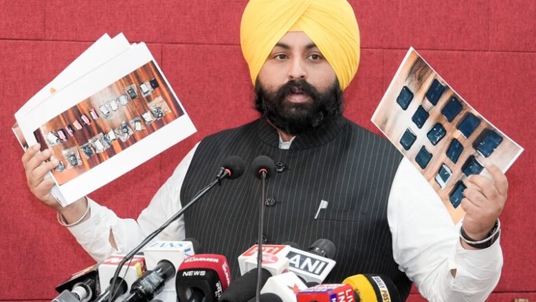 ਪੰਜਾਬ ਪੁਲਿਸ ਵੱਲੋਂ ਨਕਲ ਕਰਵਾਉਣ ਵਾਲੇ ਹਰਿਆਣਾ ਅਧਾਰਤ ਗਿਰੋਹ ਦਾ ਪਰਦਾਫਾਸ਼, ਅਸੀਂ ਕਿਸੇ ਨੂੰ ਸੂਬੇ ਦੀ ਸਿੱਖਿਆ ਪ੍ਰਣਾਲੀ ਨੂੰ ਬਦਨਾਮ ਨਹੀਂ ਕਰਨ ਦੇਵਾਂਗੇ: ਹਰਜੋਤ ਸਿੰਘ ਬੈਂਸ