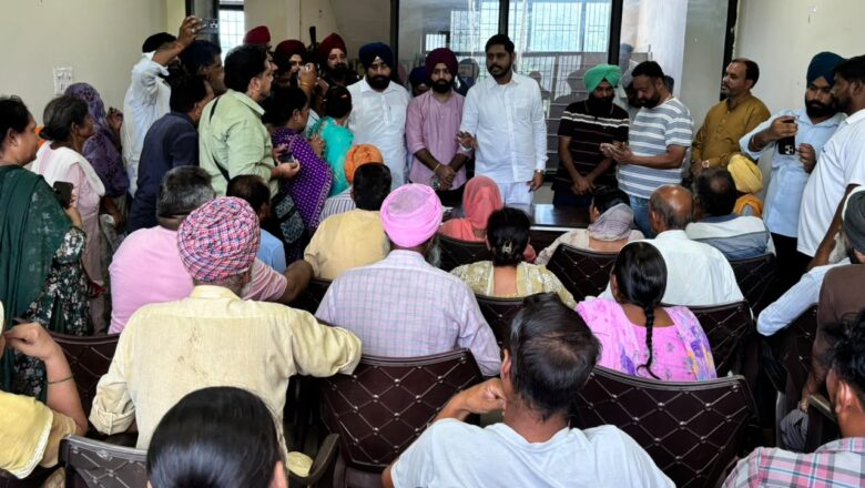 ਵਿਧਾਇਕ ਸ਼ੈਰੀ ਕਲਸੀ ਨੇ ਲੋੜਵੰਦ ਲੋਕਾਂ ਦੀ ਬਾਂਹ ਫੜੀ, ਲੋੜਵੰਦ ਕੱਚੇ ਮਕਾਨਾਂ ਦੇ ਪਰਿਵਾਰ ਵਾਲਿਆਂ ਨੂੰ ਆਰਥਿਕ ਸਹਾਇਤਾ ਵੰਡੀ