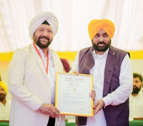 ਮੁੱਖ ਮੰਤਰੀ ਭਗਵੰਤ ਸਿੰਘ ਮਾਨ ਨੇ ਵੱਖ-ਵੱਖ ਖੇਤਰਾਂ ਵਿੱਚ ਵਡਮੁੱਲਾ ਯੋਗਦਾਨ ਪਾਉਣ ਵਾਲੀਆਂ 29 ਉੱਘੀਆਂ ਸ਼ਖਸੀਅਤਾਂ ਨੂੰ ਸਟੇਟ ਐਵਾਰਡ ਨਾਲ ਕੀਤਾ ਸਨਮਾਨਿਤ