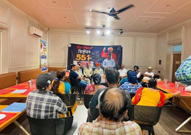 ‘ਯੁੱਧ ਨਸ਼ਿਆ ਵਿਰੁੱਧ’ ਮੁਹਿੰਮ ਤਹਿਤ ਵਾਰਡ ਡਿਫੈਂਸ ਕਮੇਟੀਆਂ ਨਾਲ ਮੀਟਿੰਗ, ਵਾਰਡ ਨੰਬਰ 17 ਤੇ 31 ਵਿੱਚ ਲੋਕਾਂ ਨੂੰ ਨਸ਼ਿਆਂ ਵਿਰੁੱਧ ਕੀਤਾ ਲਾਮਬੰਦ
