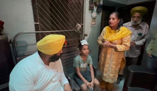 ਕੁੱਤੇ ਦੇ ਹਮਲੇ ’ਚ ਜ਼ਖਮੀ ਪੀੜਤਾਂ ਦਾ ਹਾਲ-ਚਾਲ ਜਾਣਨ ਪੁੱਜੇ ਕੈਬਨਿਟ ਮੰਤਰੀ ਹਰਜੋਤ ਸਿੰਘ ਬੈਂਸ