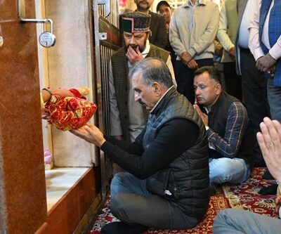 मुख्यमंत्री ने माता कालीबाड़ी मंदिर में पूजा-अर्चना की