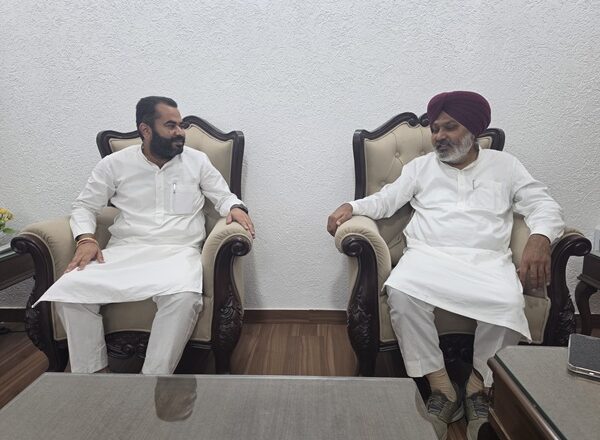 ਵਿਧਾਇਕ ਨਰਿੰਦਰਪਾਲ ਸਿੰਘ ਸਵਨਾ ਨੇ ਵਿੱਤ ਮੰਤਰੀ ਹਰਪਾਲ ਸਿੰਘ ਚੀਮਾ ਨਾਲ ਮੁਲਾਕਾਤ ਕਰਕੇ ਮੰਡੀ ਦੀ ਸਮੱਸਿਆ ਬਾਰੇ ਦਿੱਤੀ ਜਾਣਕਾਰੀ
