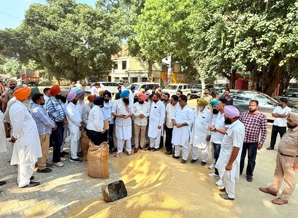 ਐਮ.ਪੀ. ਮਲਵਿੰਦਰ ਸਿੰਘ ਕੰਗ ਨੇ ਮੋਰਿੰਡਾ ਅਨਾਜ ਮੰਡੀ ਦਾ ਦੌਰਾ ਕਰਦਿਆਂ ਖਰੀਦ ਪ੍ਰਬੰਧਾਂ ਦਾ ਲਿਆ ਜਾਇਜ਼ਾ