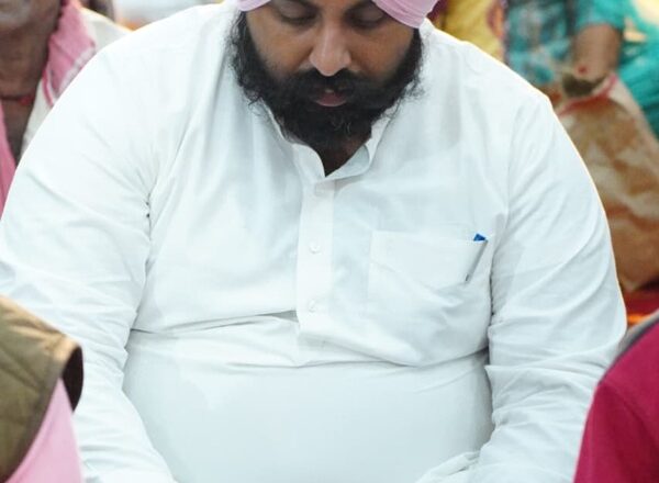 ਸ਼੍ਰੀ ਸ਼ਿਵ ਮੰਦਿਰ ਮੇਨ ਮਾਰਕੀਟ ਵਿਖੇ ਹਰਜੋਤ ਬੈਂਸ ਕੈਬਨਿਟ ਮੰਤਰੀ ਦੇ ਸਮੁੱਚੇ ਪਰਿਵਾਰ ਵੱਲੋਂ ਕਰਵਾਇਆ ਭੰਡਾਰਾ
